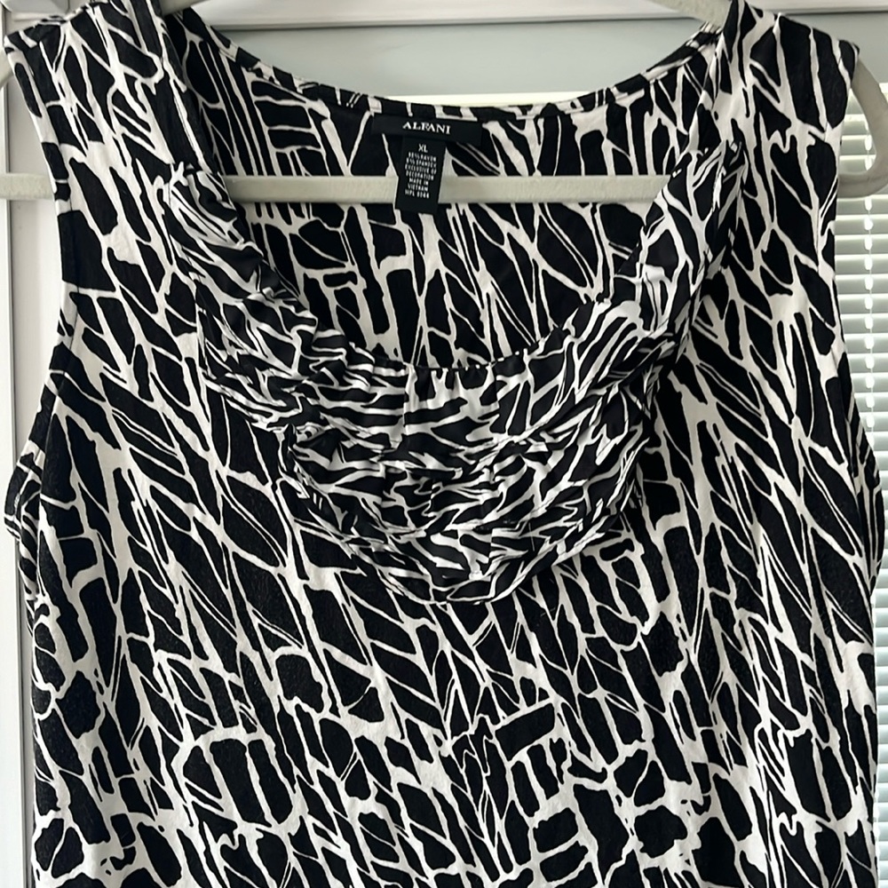 Cute sleeveless top with neck details